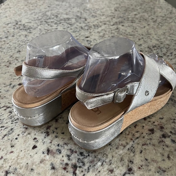 UGG Kari Metallic Sandals Women 10 Silver Platform Wedge Cork 1100983 Boho Chic - Picture 4 of 10
